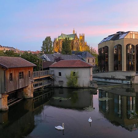 Une Vue Les Pieds Dans L'Eau Metz Exteriör bild